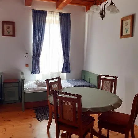 Πανσιόν Feny-szer Vendeghaz Orseg *