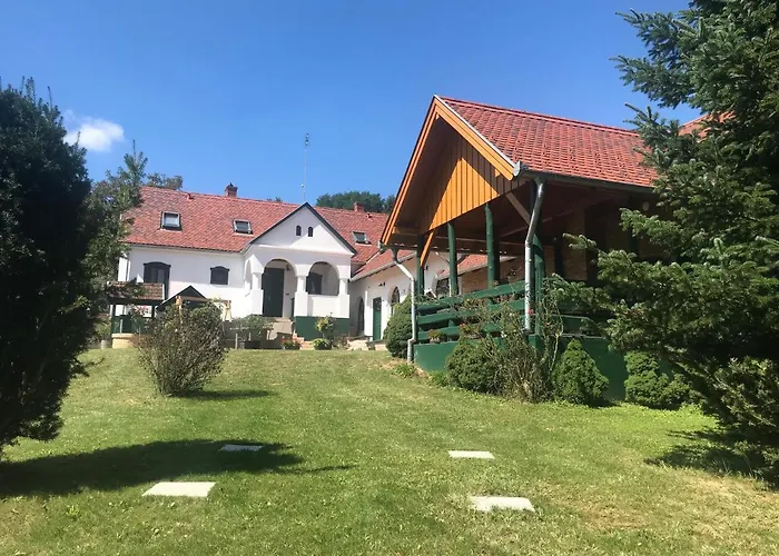 Feny-szer Vendeghaz Orseg بيت ضيافة